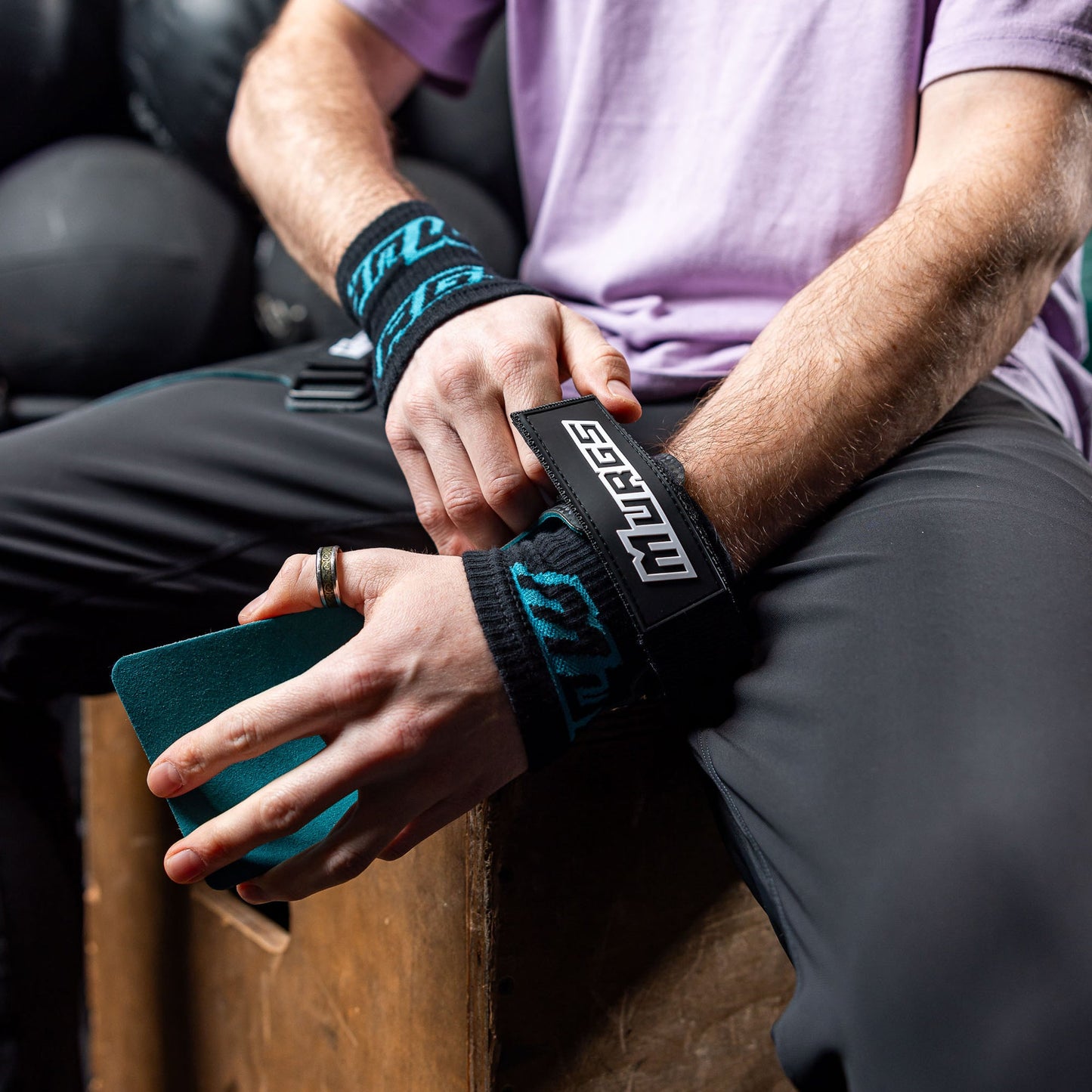 Panther Grips Ultimate + Free Wristbands-1