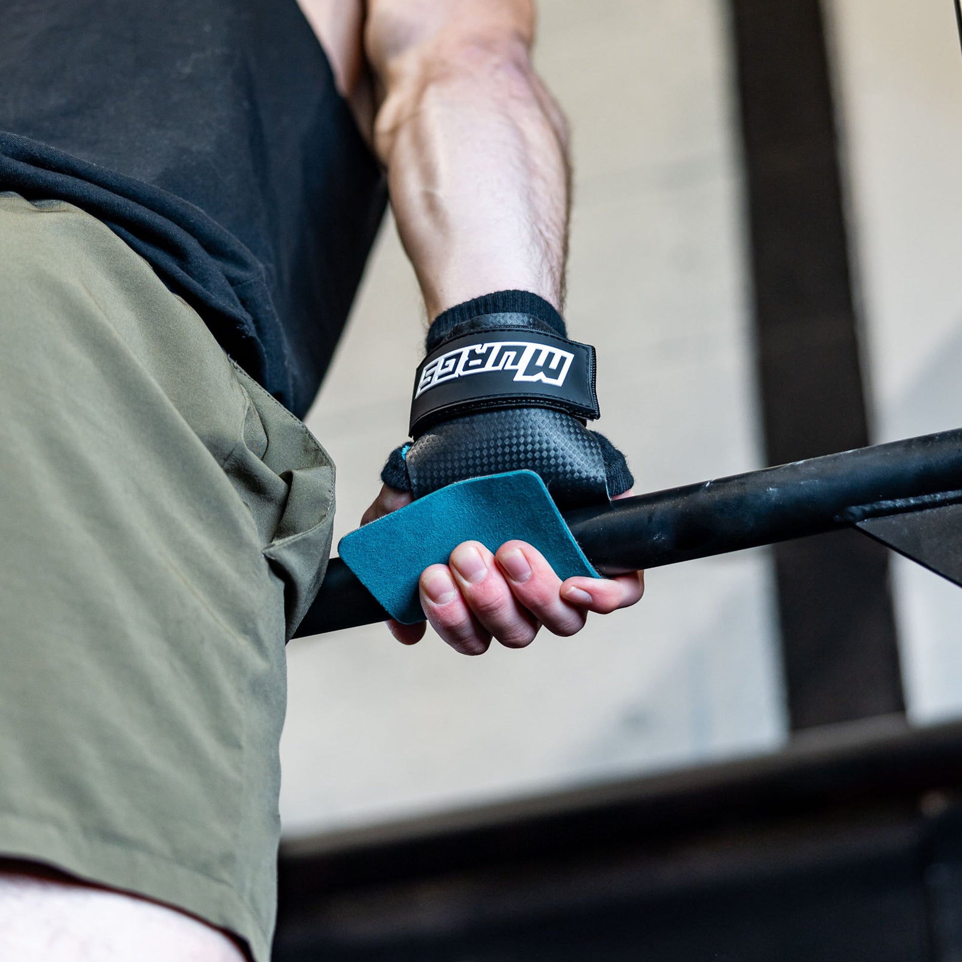 Panther Grips Ultimate + Free Wristbands-3